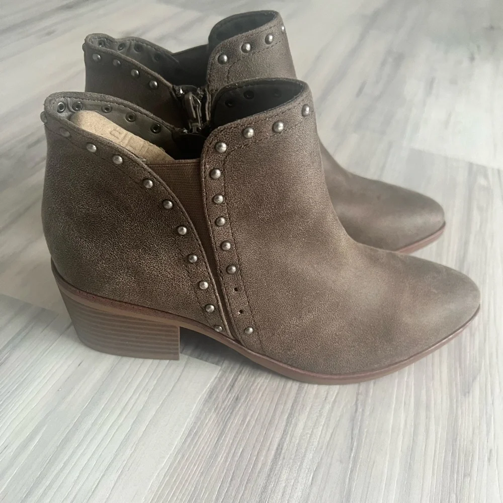 Mia NWOB size‎ 6.5 from Buckle Brown Studded detail Ankle Boots side zipper